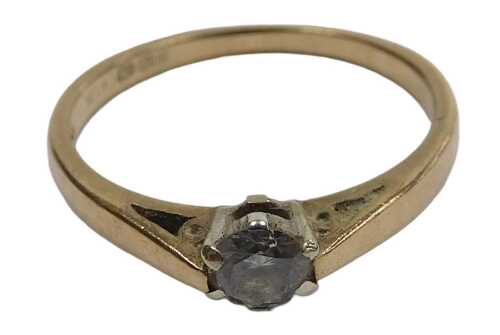 A 9ct gold and diamond solitaire ring, claw set, approx 0.25ct, size M, 1.7g.