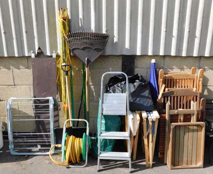 Garden effects, to include hose reel, tools, washing line, garden chairs, etc. (a quantity)