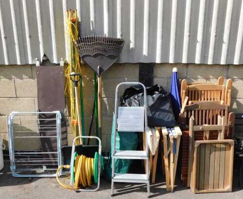 Garden effects, to include hose reel, tools, washing line, garden chairs, etc. (a quantity)