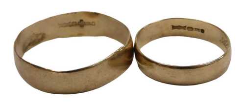 Two 9ct gold wedding bands, misshapen, sizes approx W and L&frac12;, 3.2g.