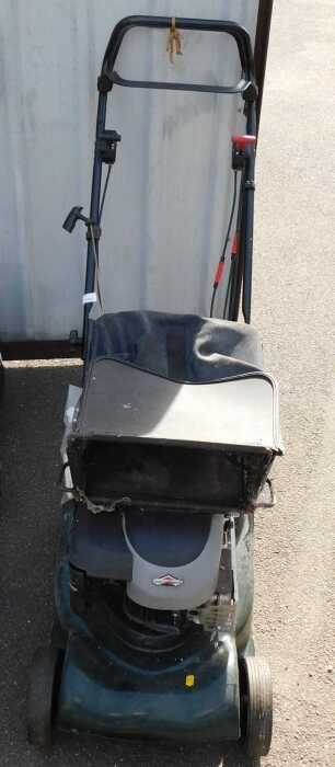 A lawn mower, possibly Hayter, later repainted, with a Briggs and Stratton Harrier 41 engine.