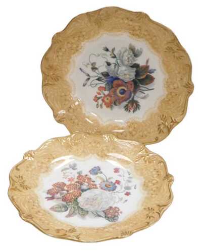 A pair of 19thC Prattware Bouquet series plates, floral decorated, within a harebell border,...