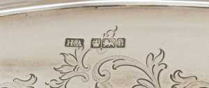 An Edward VII silver oval twin handled tray, with engraved Rococo style decoration of flowers... - 2