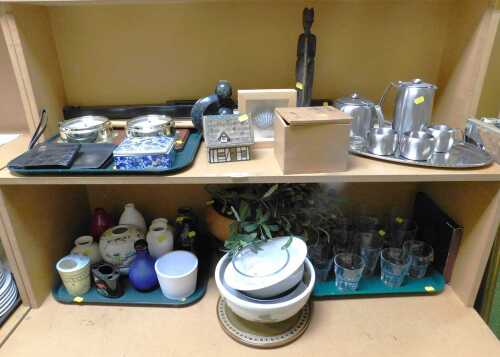 General household effects, to include drinking glasses, Oriental ginger jar lacking lid, various...