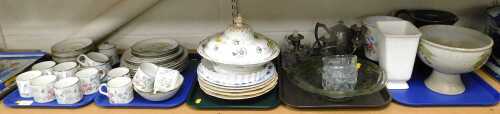 A Meakin Lifestyle Wayside pattern part tea service, glass finger bowls, tumbler, further plates,...