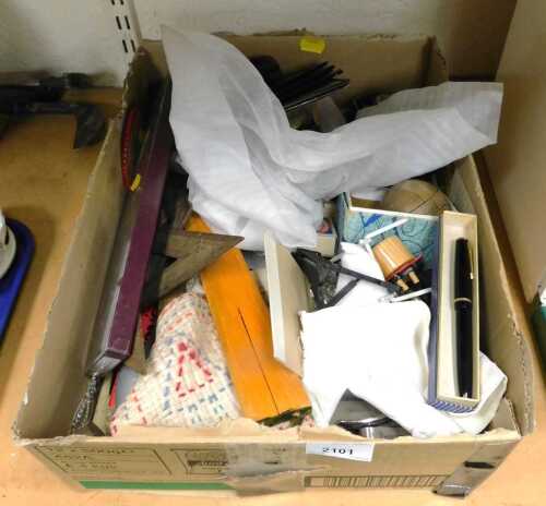 Bygones, collectables, etc., to include an AA badge, Parker Slimfold fountain pen with 14k nib,...