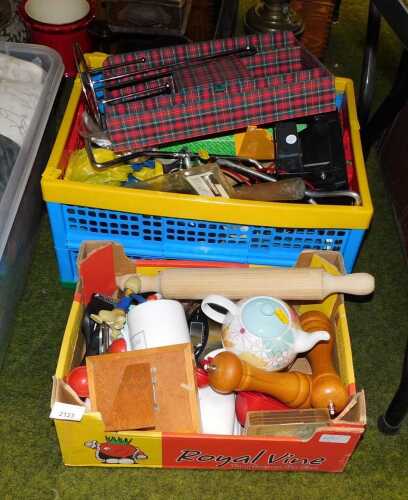 Kitchenalia and other household items, to include wooden rolling pin, salt and pepper grinders,...