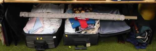 Textiles, to include bed linen, bolt of floral decorated fabric, curtains, folding chairs,...