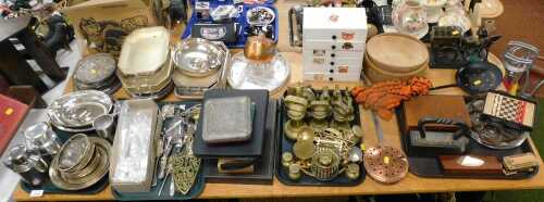 Metalware, to include a collection of brass weights, horse brasses, cruet stand, candlestick...