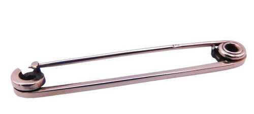 A safety pin, yellow metal, stamped 9ct, 2.3g.