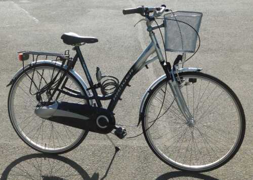 A Cauna Ranger lady's bicycle, with pannier carrier, basket and lock.