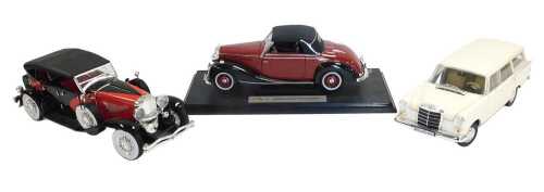 A Greenlight diecast model of a Duesenberg II SJ, a Solido model of a 1950 Mercedes 170S...