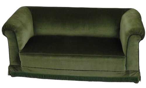 An Edwardian mahogany Chesterfield type sofa, upholstered in green, on cabriole legs, 173cm wide.
