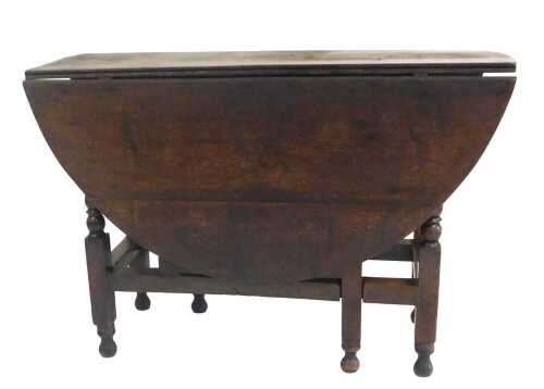 An 18thC oak oval drop leaf table, on turned supports, 75.5cm high, 115cm wide, 43cm deep.