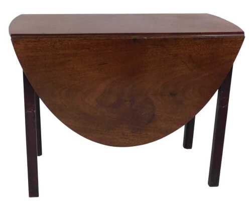 A 19thC mahogany oval drop leaf table, on chamfered legs, 72cm high, 94cm wide, 52cm deep.
