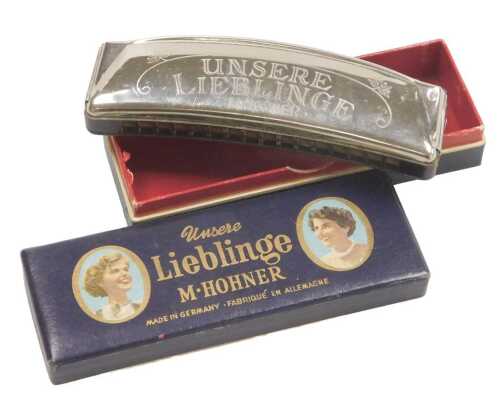 A Hohner Unsere Lieblinge harmonica, in original box.