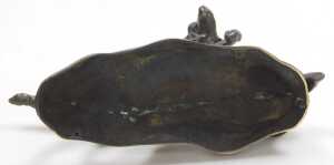A brass figure of a setter, above a dead gamebird, raised on a rocky base, 34cm wide. - 3
