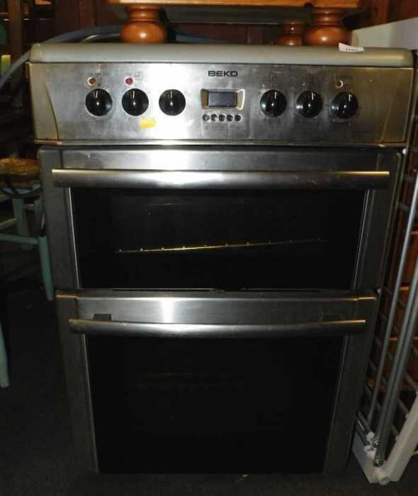 A Beko electric double oven, DVC665.