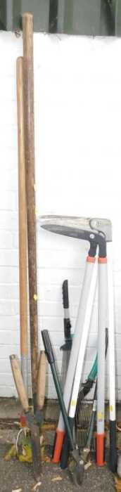 Garden tools, including lawn edgers, rake, hoe, hedge cutters, etc. (a quantity)
