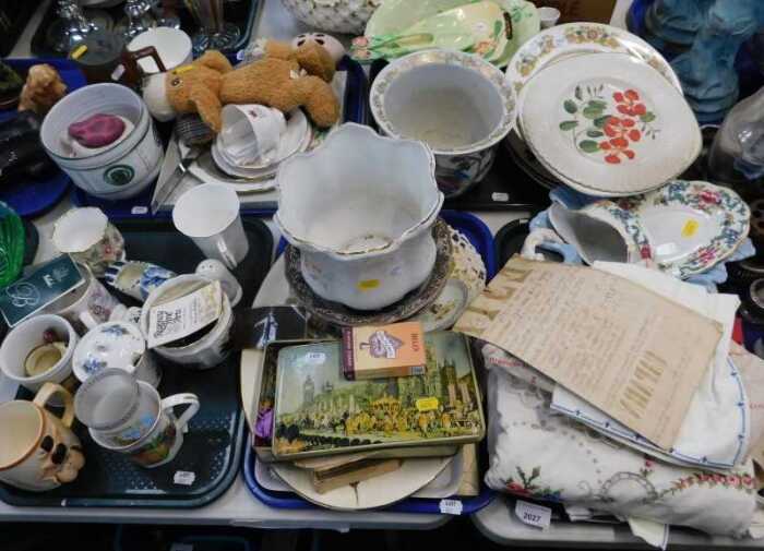 Various ceramics, etc., to include Carltonware leaf moulded items, modern Oriental jardiniere,...