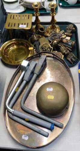 Miscellaneous brass, to include door knocker, trivet, candlesticks, a brass warning bell, silver...