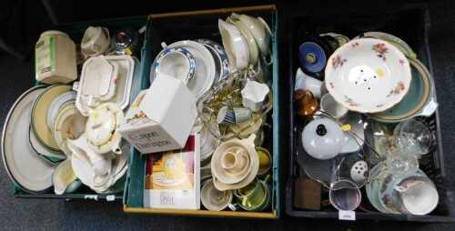 A quantity of tea ceramics, to include Art Deco part dinner services, teaware, etc. (contents...