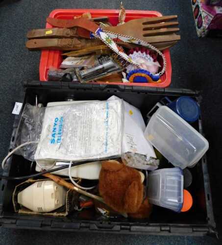 Miscellaneous items, to include novelty carved wooden cutlery, souvenir belt, kitchen items,...
