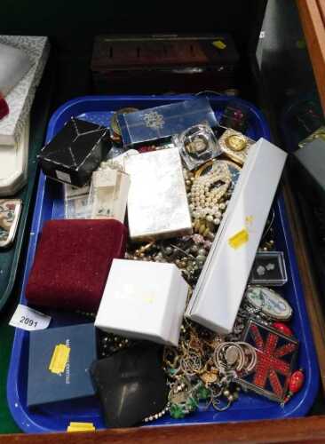 Costume jewellery, to include necklaces, earrings, novelty spoons, coins, etc. (a quantity)