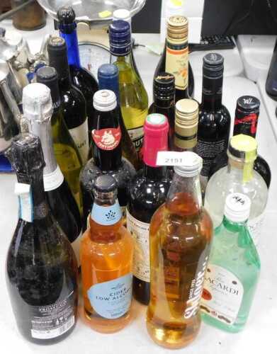 Alcohol and other bottles of drink, to include peach liqueur, Vermouth, Mouton Cadet, 2013...