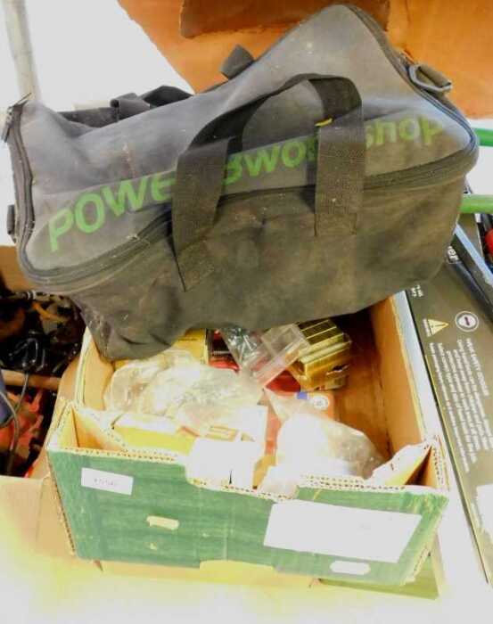 Various tools, a sports bag containing a quantity of hand tools, etc. (1 box)