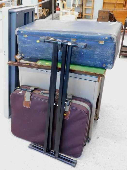 V - Travel cases, glassware, hostess trolley, keyboard, etc. (a quantity)