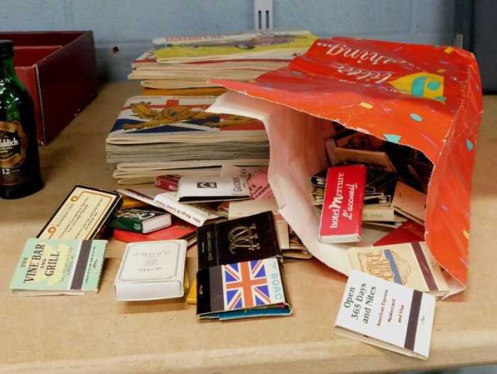 Various Brooke Bond and other trade cards, tea cards, albums to include Birds, various...