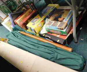 Various jigsaws, games, celestial planisphere, Up Green Round pulley curtain, partially boxed,...