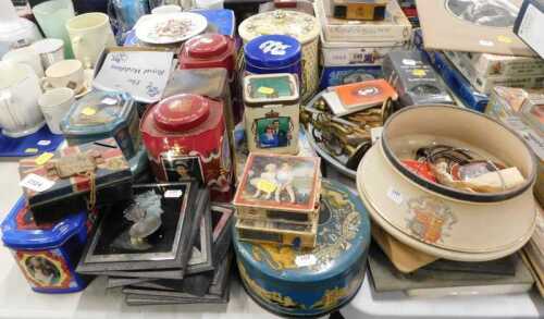 Various Royal commemorative tins, Coronation horse brass, Royal Engagement Charles and Diana...