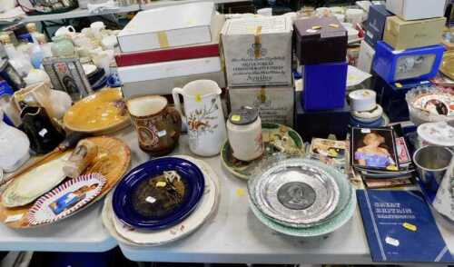 Royal commemorative items, a plaster Bosun's style Coronation charger, tin, Edward VIII...