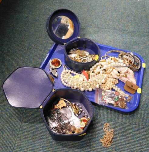 Various costume jewellery and effects, beads, necklaces, floral brooches, a quantity of other...
