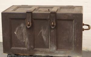 *A 19thC cast iron specimens safe