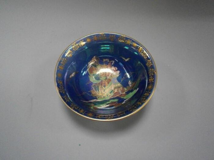 A Crown Devon Lustrine Fieldings bowl