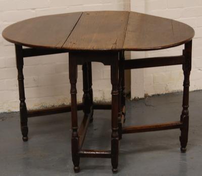 A 18thC and later oak gateleg table