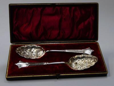 A pair of EPNS berry spoons in a fitted case.