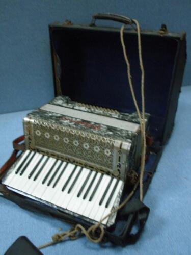 A Vissimio Piano Accordion