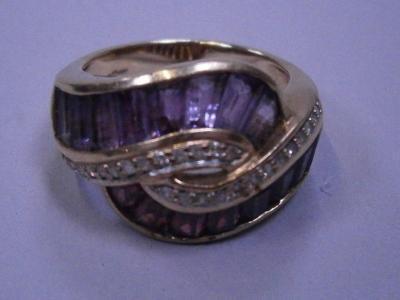 A 9ct gold dress ring