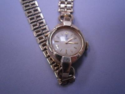 A Tudor Royal ladies 9ct gold wristwatch