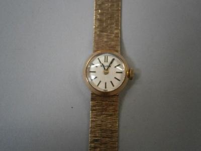 A Bulova ladies 9ct gold wristwatch