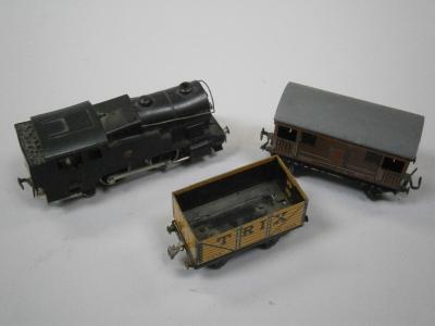 A selection of OO gauge items