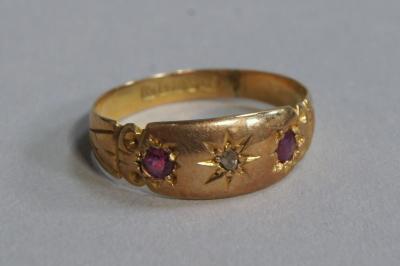 A Victorian 9ct gold stone set signet ring