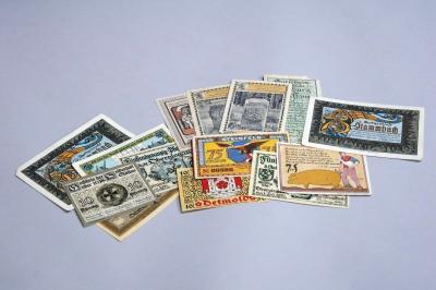 A small collection of Weimar Republic bank notes.