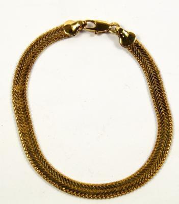 A herringbone link bracelet
