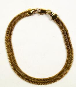 A herringbone link bracelet