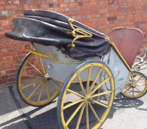 A Victorian horse-drawn pony tub cart - 2